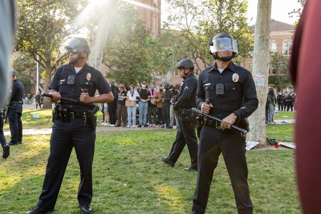 Η αστυνομία στο Λος Άντζελες επεμβαίνει κατά των φιλοπαλαιστίνιων διαδηλωτών